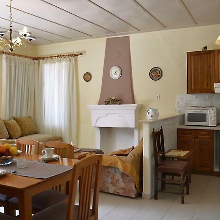 Stam House Villa เลโอนีดีออน ภายนอก รูปภาพ